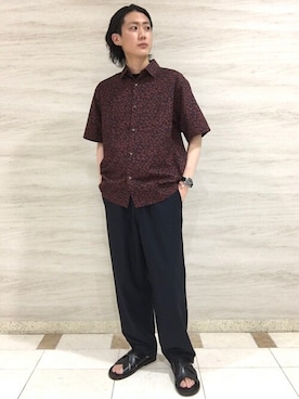 「シップス」｜「アイテム（スラックス）」を使った、桑畑さん（メンズ・175cm）の春コーディネート