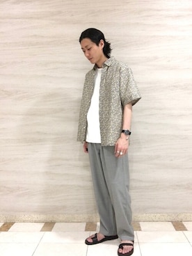 「シップス」｜「アイテム（スラックス）」を使った、桑畑さん（メンズ・175cm）の春コーディネート