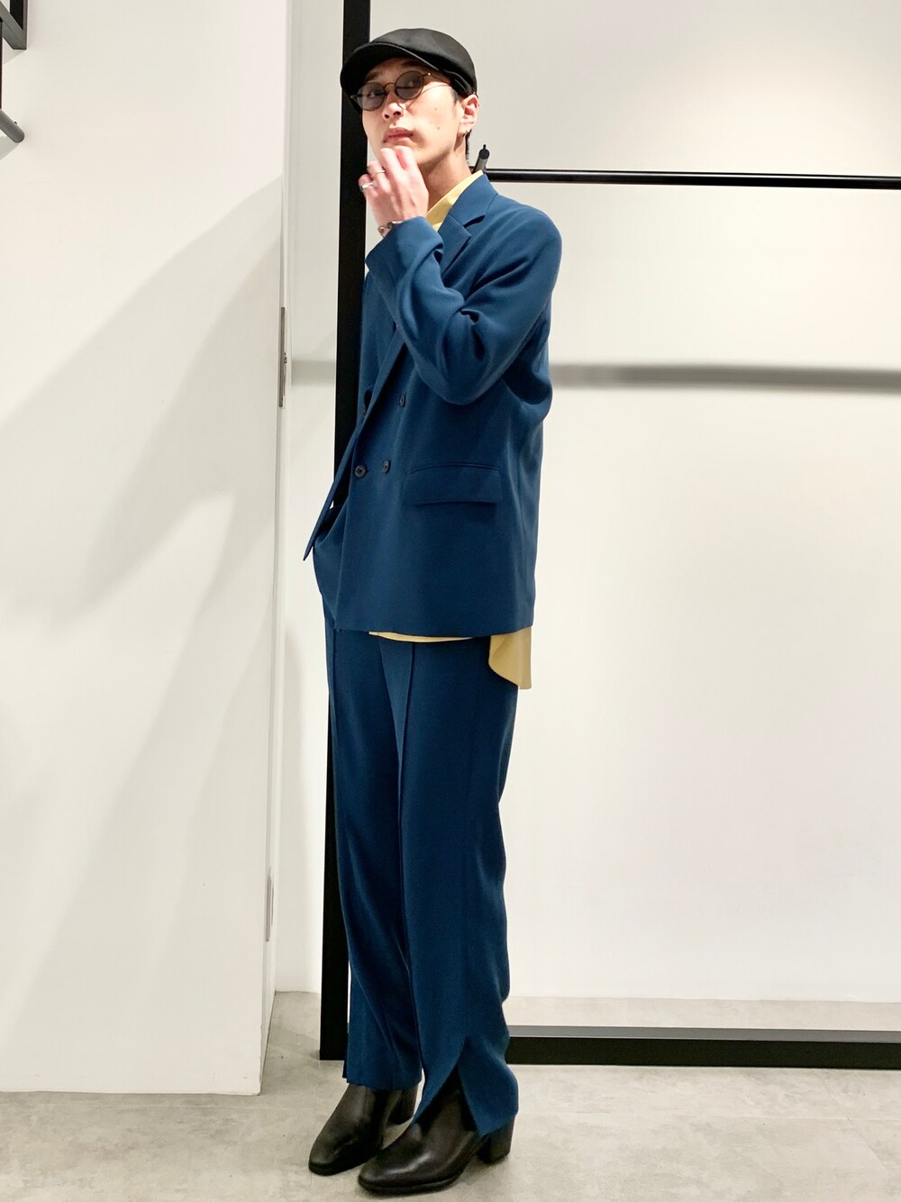 「COOLなこのコが仲間入り、CULLNI、セットアップ、セットアップスタイル、ヒールブーツ、Lui's、フレアパンツ、スリットパンツ、ハンチング、秋コーデ」｜「Lui'sの【CULLNI exclusive】 テープデザインダブルジャケット（テーラードジャケット、ブルー系）」を使った、アライ@youtubeさん（メンズ・176cm）の夏コーディネートの1枚目の写真