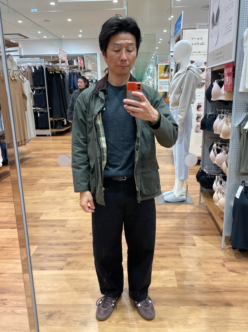 「barbour、Anya Hindmarch、UNIQLO、ワイドフィットチノ、adidas originals、HANDBALLSPEZIAL」｜「Barbourの【BARBOUR/バブアー】Bedale Wax Jacket/ビデイル ワックス ジャケット（ブルゾン、グリーン系）」を使った、NOSERIDERRR さん（メンズ・165cm）の冬コーディネートの1枚目の写真