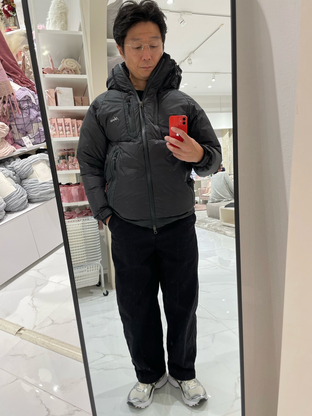 「NANGA、UNICLO U、asics、gelkayano14」｜「ASICSのGEL-KAYANO 14（スニーカー、ベージュ系）」を使った、NOSERIDERRR さん（メンズ・165cm）の冬コーディネートの1枚目の写真