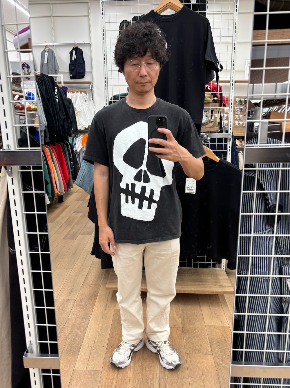 「モノトーン、stussy、無印良品、asics、gelkayano14」｜「STUSSYのアイテム（Tシャツ/カットソー、ブラック系）」を使った、NOSERIDERRR さん（骨格ウェーブ・メンズ・165cm）の夏コーディネートの1枚目の写真