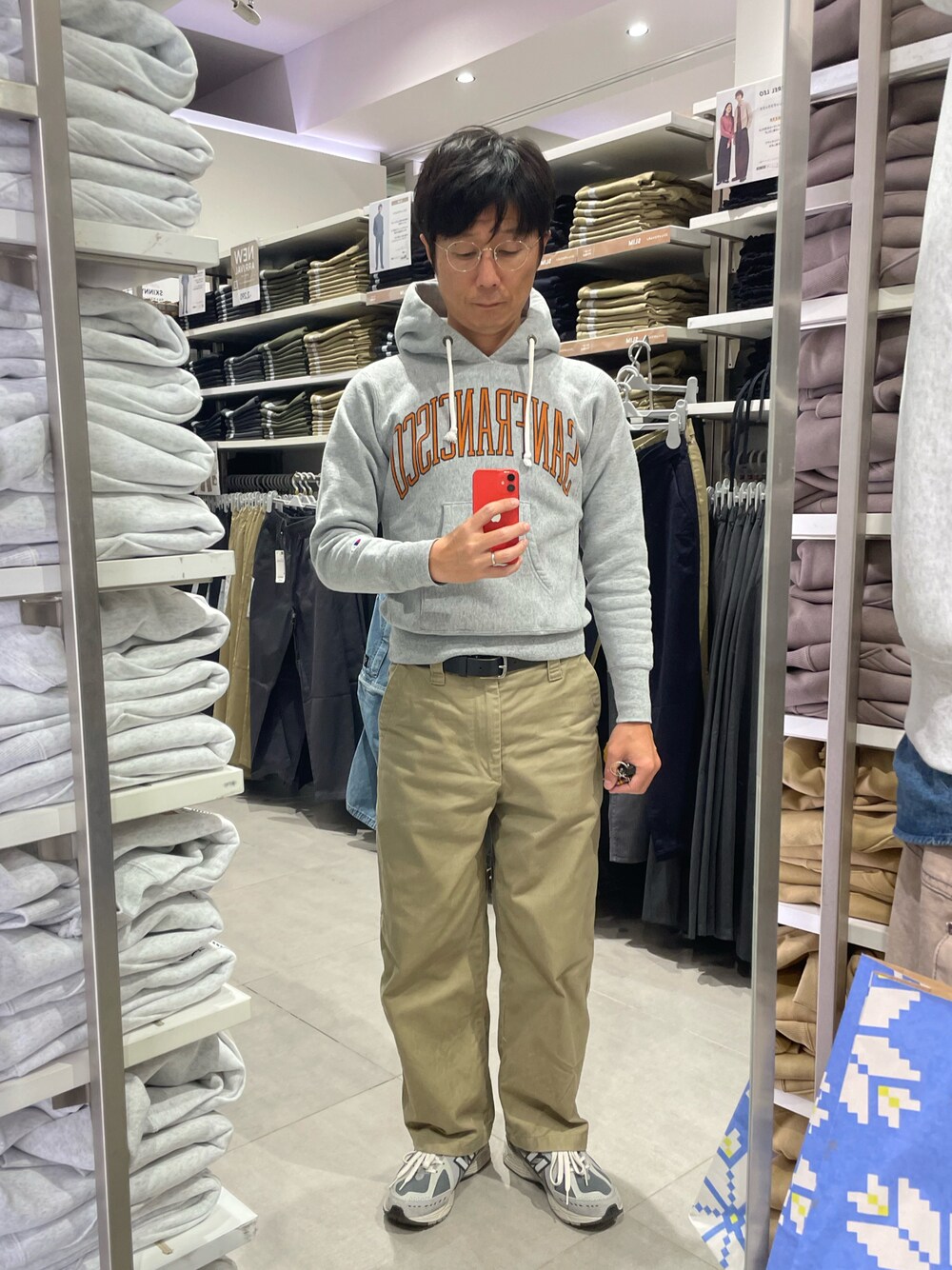 「REVERSE WEAVE、UNIQLO U、チノパン、new balance 1906」｜「UNIQLOのアイテム（チノパンツ、ベージュ系）」を使った、NOSERIDERRR さん（メンズ・165cm）の冬コーディネートの1枚目の写真