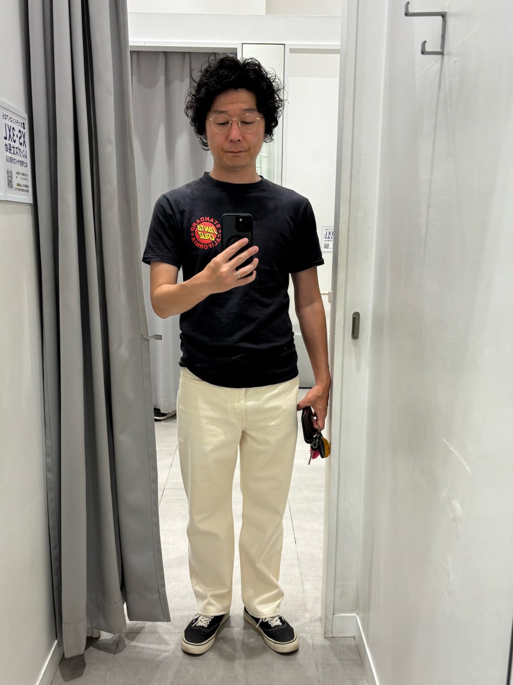 「standard California、Santa Cruz、無印良品、vans」｜「STANDARD CALIFORNIAのアイテム（Tシャツ/カットソー、ブラック系）」を使った、NOSERIDERRR さん（メンズ・165cm）の春コーディネートの1枚目の写真