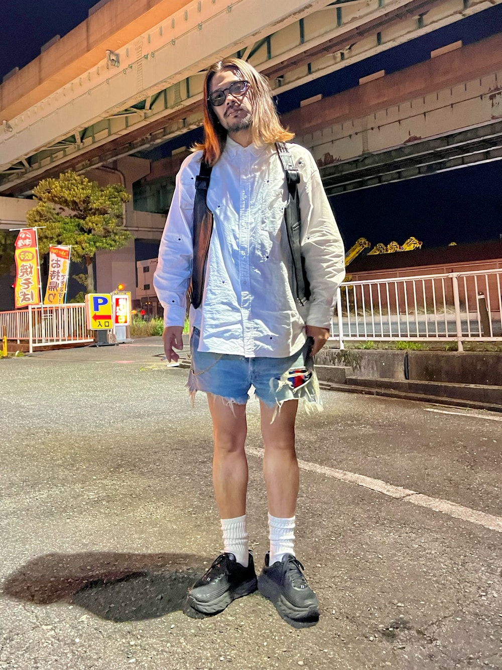 にいる｜HOKAのスニーカーを使ったコーディネート - WEAR