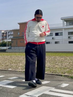 「adidas（アディダス）の1964年 東京五輪 日本代表 トラックジャケット（ジャージ、ホワイト系）」を使った、にいるさん（メンズ・178cm）の春コーディネート