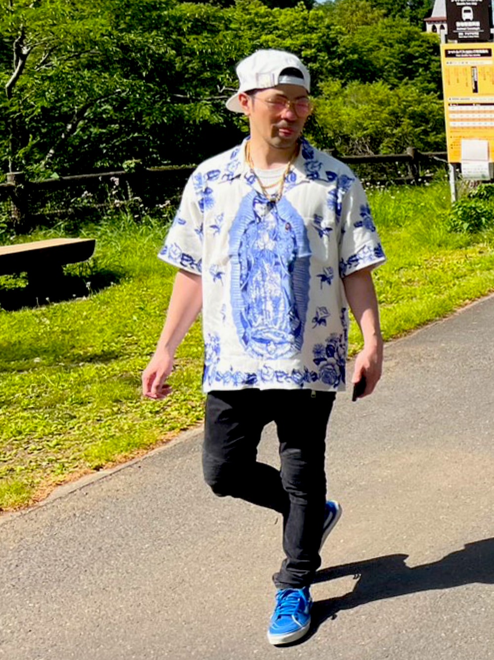 「hiphop、Ｂ－ｂｏｙ、青と白、HIDE AND SEEK、THE H.W. DOG&CO.」｜「VANSのアイテム（スニーカー、ブルー系）」を使った、fuss@takaさん（メンズ・170cm）の春コーディネートの1枚目の写真