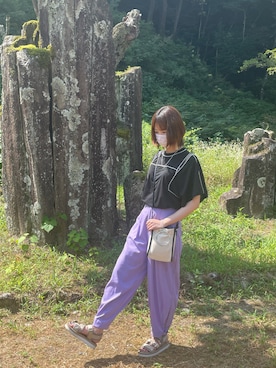 「パープル×黒」｜「アイテム（Tシャツ/カットソー）」を使った、YURIKAさん（レディース・168cm）の夏コーディネート