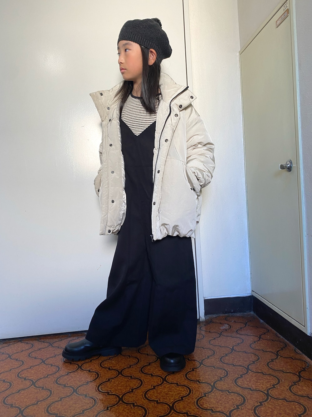 「デビロック、ローリーズファーム(LOWRYS FARM)、小学生、モデル気分」｜「LOWRYS FARMのエアサーマルフードブルゾン　349162（ダウンジャケット/コート、ホワイト系）」を使った、kotoriさん（キッズ・128cm）の冬コーディネートの1枚目の写真