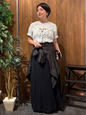 「HONEYSUCKLE ROSE（ハニーサックルローズ）の《選べる8色展開》プリントTシャツ（Tシャツ/カットソー、グレー系）」を使った、nonty＊さん（レディース・157cm）の秋コーディネート