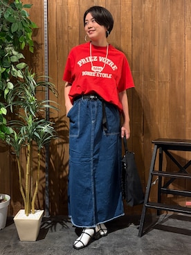 「HONEYSUCKLE ROSE（ハニーサックルローズ）の【スウェッティ】カレッジロゴプルオーバー（Tシャツ/カットソー、レッド系）」を使った、nonty＊さん（レディース・157cm）の夏コーディネート