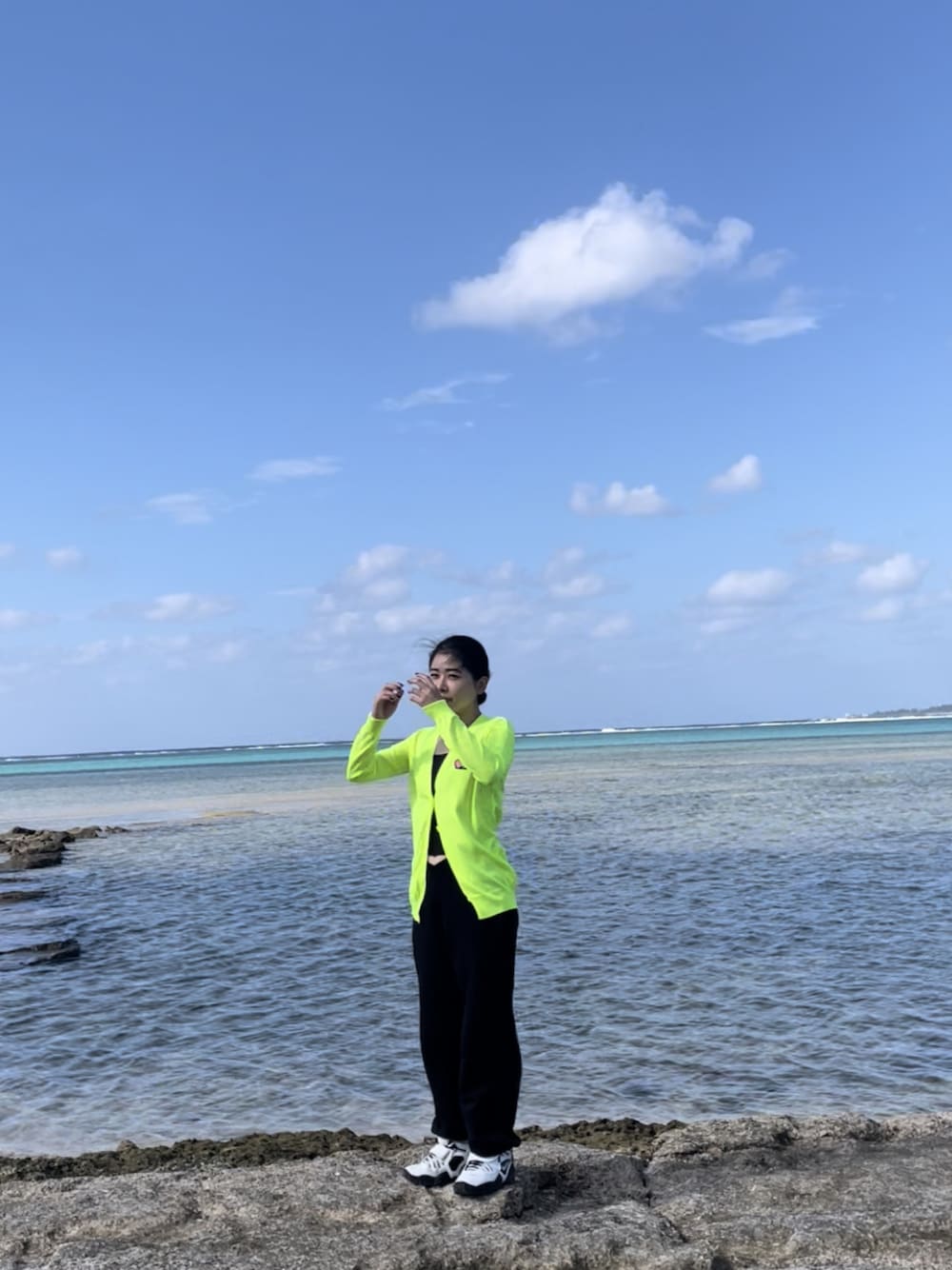「Love Moschinoのアイテム（カーディガン/ボレロ、グリーン系）」を使った、NAOさん（レディース・157cm）の冬コーディネートの1枚目の写真