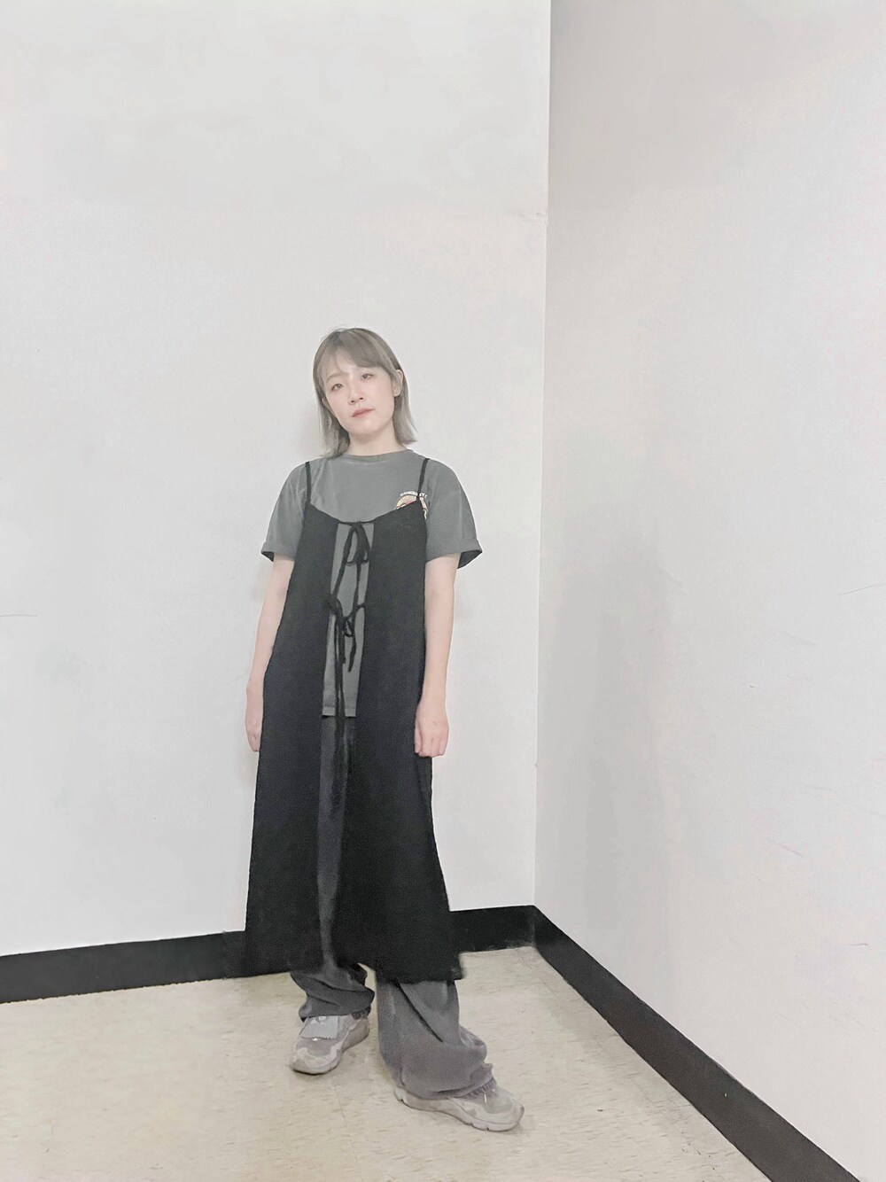 「QUEEN SHOPのアイテム（ジャンパースカート、ブラック系）」を使った、迷Mir /。daily stylさん（レディース・162cm）の夏コーディネートの1枚目の写真