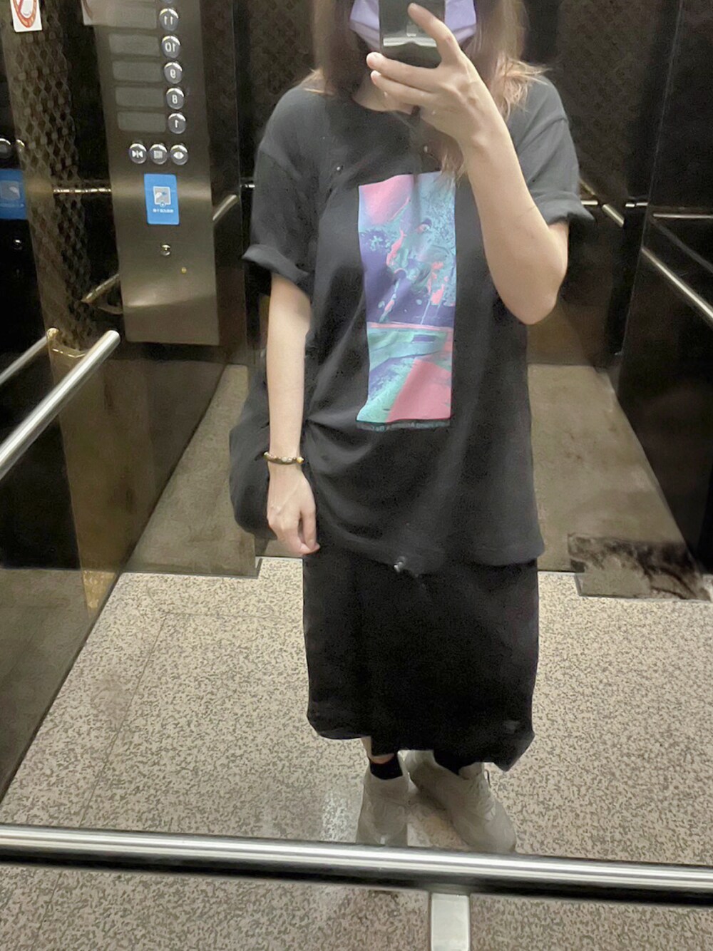 「UNIQLOのアイテム（Tシャツ/カットソー、ブラック系）」を使った、迷Mir /。daily stylさん（レディース・162cm）の夏コーディネートの1枚目の写真