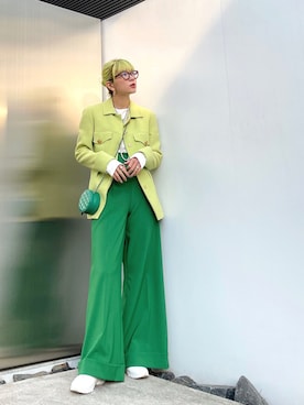 「VERSACE（ヴェルサーチ）のアイテム（ジャケット/アウター）」を使った、橋本江莉果さん（レディース・166cm）の秋コーディネート