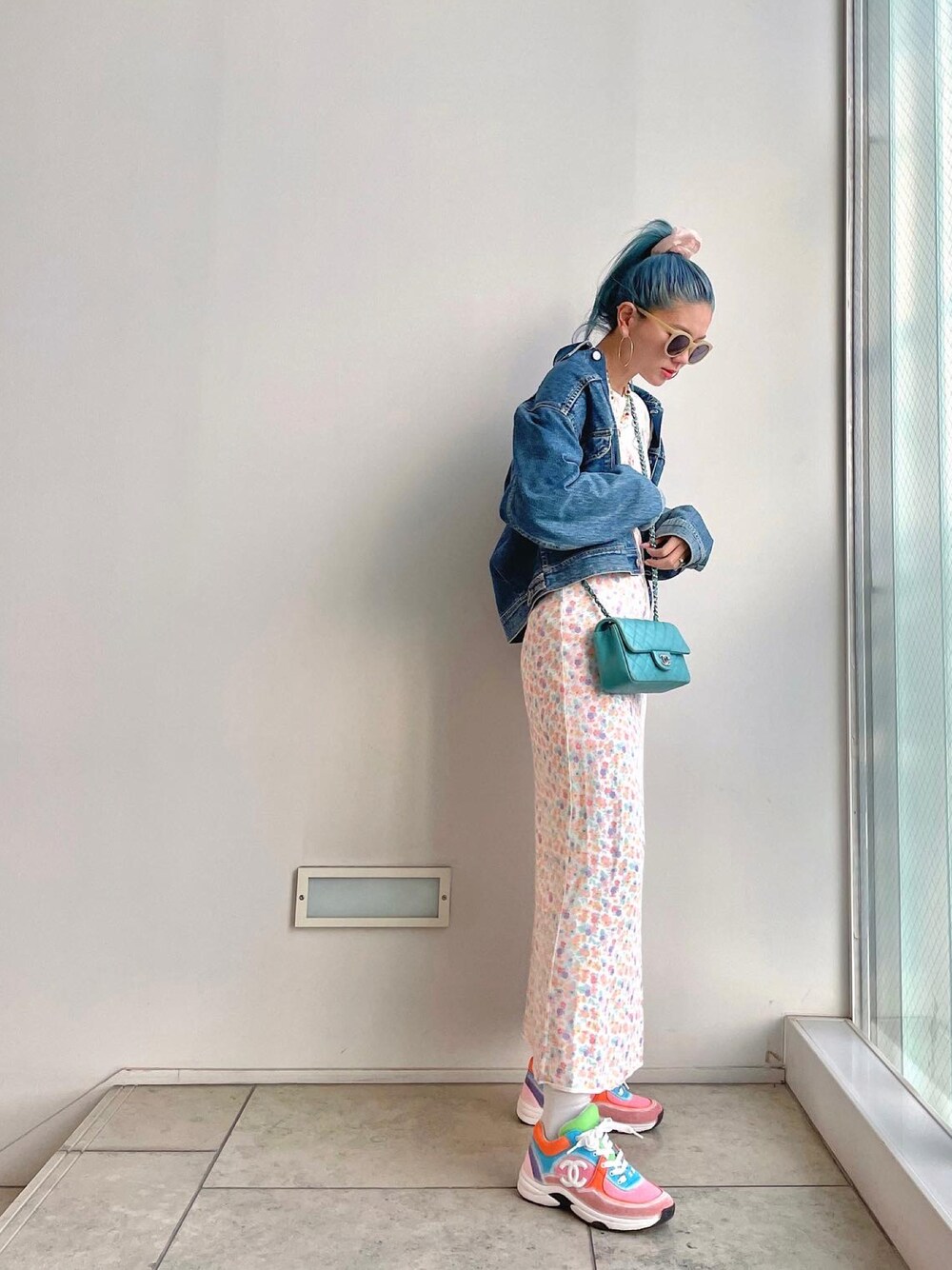 毎日のコーデに映える定番スニーカー♪【CHANEL】スニーカー CHANELのスニーカー（その他）を使った人気ファッション