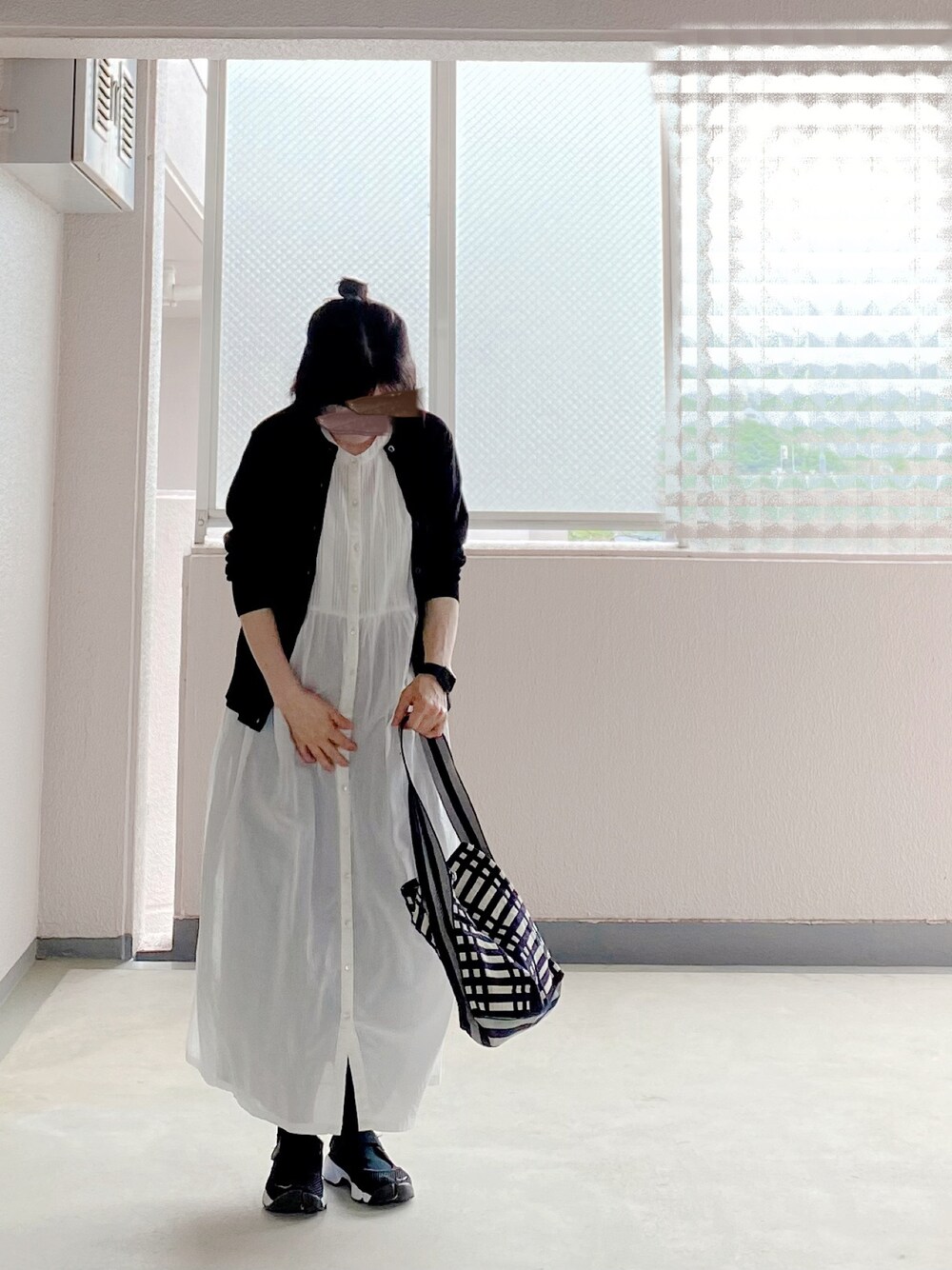 「休日スタイル、ootd、おしゃれさんと繋がりたい、ナチュラル、シンプル、ワンピース、ハーフアップ、オトナ女子」｜「Johanna Gullichsenのアイテム（バッグ、ホワイト系）」を使った、c_o_c_oさん（レディース・158cm）の春コーディネートの1枚目の写真