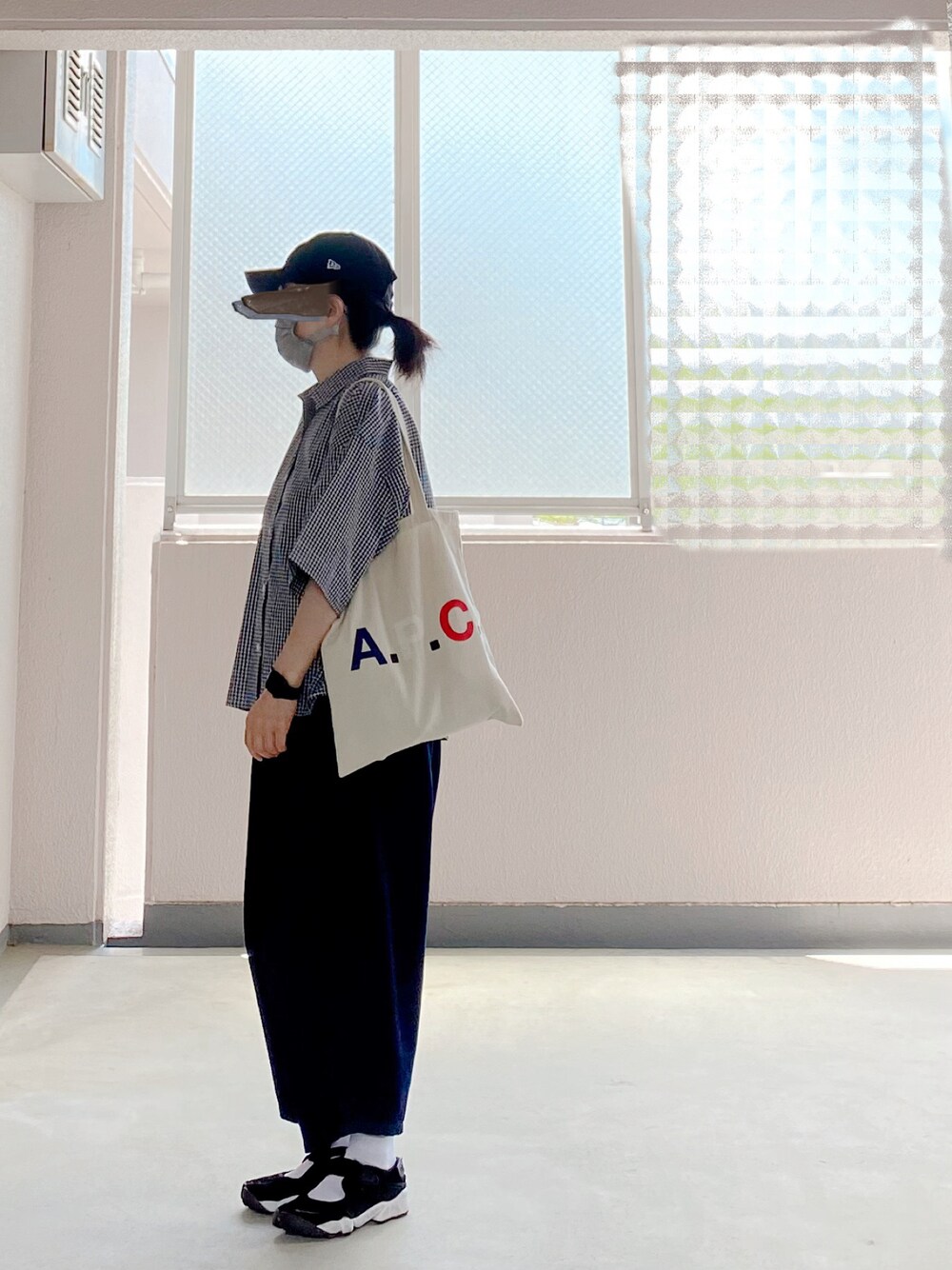 「休日スタイル、パンツスタイル、カジュアルコーデ、お洒落さんとつながりたい、初夏コーデ、UNIQLO、シンプル、キャップ、ワイドシルエット」｜「Ordinary fitsのアイテム（デニムパンツ、ブルー系）」を使った、c_o_c_oさん（レディース・158cm）の夏コーディネートの1枚目の写真