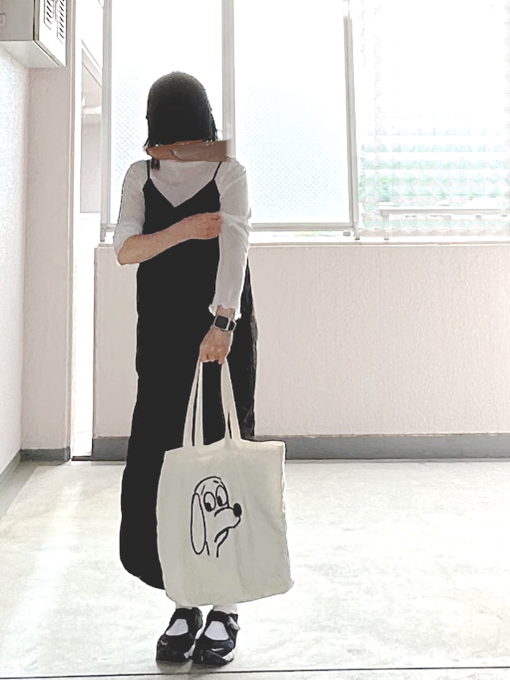 「休日スタイル、シンプル、シアートップス、お洒落さんとつながりたい、プチプラコーデ、キャミワンピ」｜「YAECAのアイテム（トートバッグ、ホワイト系）」を使った、c_o_c_oさん（レディース・158cm）の夏コーディネートの1枚目の写真