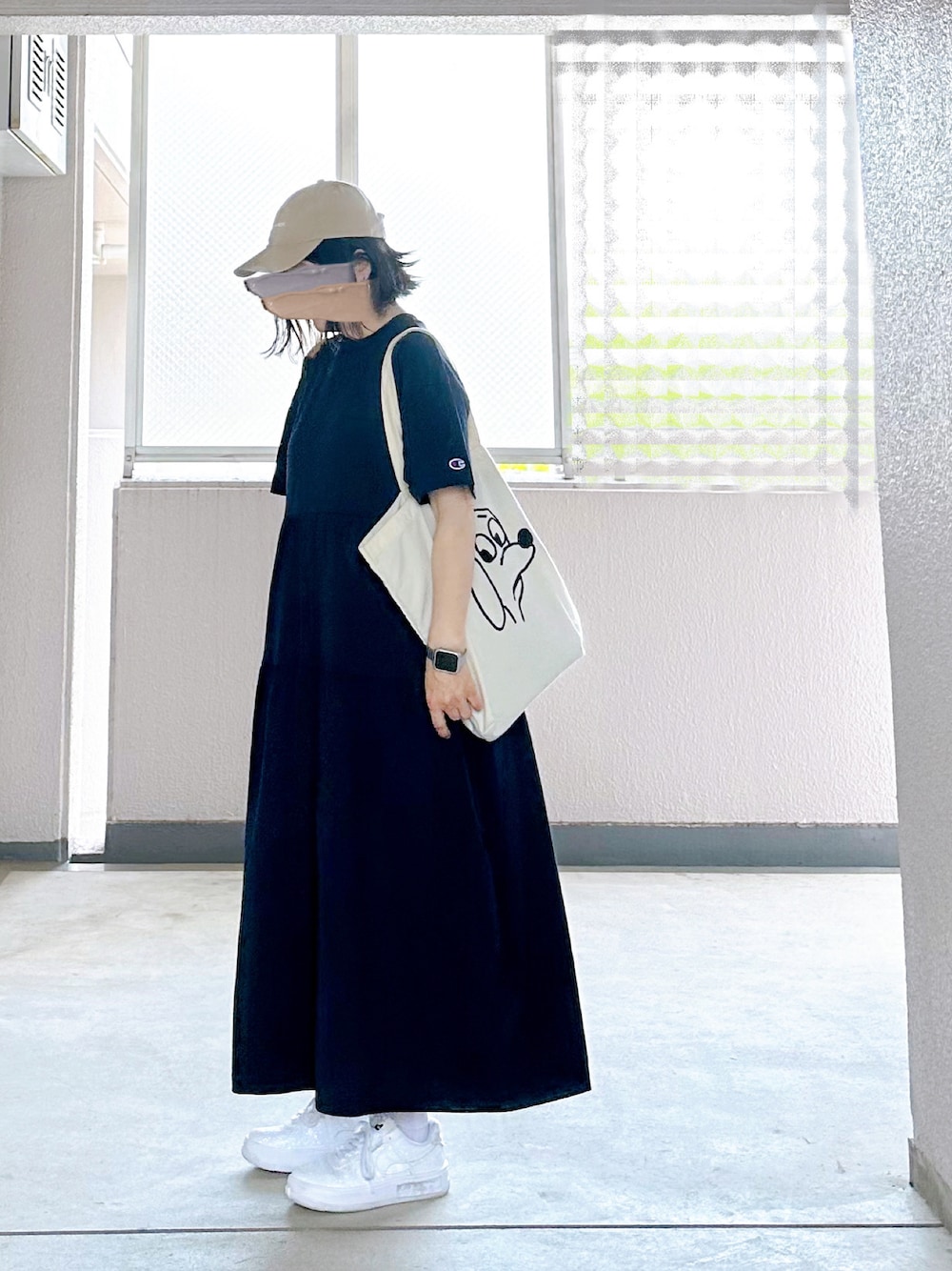 「シンプルスタイル、カジュアルスタイル、ootd、スポーツミックス、シンプル、ワンピース、キャップ、白スニーカー」｜「YAECAのアイテム（トートバッグ、ホワイト系）」を使った、c_o_c_oさん（レディース・158cm）の夏コーディネートの1枚目の写真
