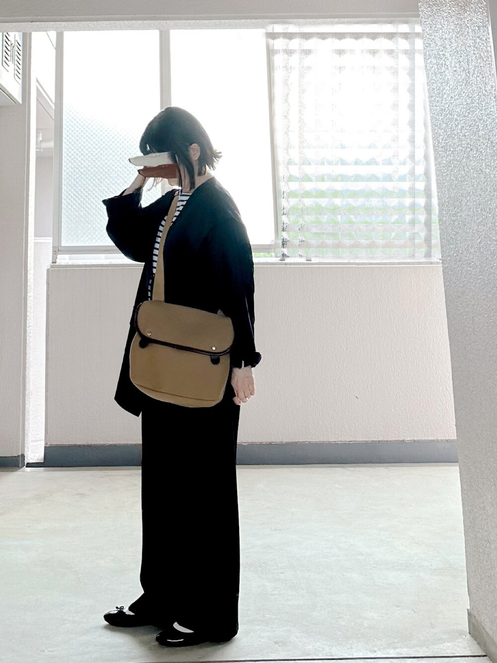 「シンプル、パンツスタイル、セットアップ、お洒落さんとつながりたい、バレーシューズ、ボブ」｜「BONLECILLのアイテム（パンツ、ブルー系）」を使った、c_o_c_oさん（レディース・158cm）の春コーディネートの1枚目の写真