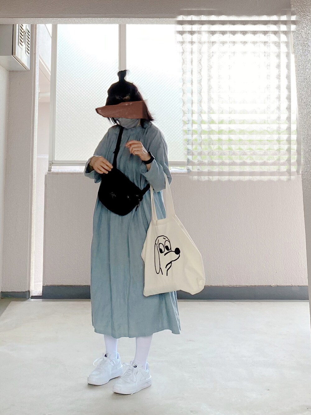 「ゆるコーデ、今日のコーデ、おしゃれさんと繋がりたい、ワンピース、NIKE、白スニーカー、シンプル、ナチュラル」｜「NIKEのナイキ エア フォース 1 フォンタンカ ウィメンズシューズ / Nike Air Force 1 Fontanka Women's Shoes（スニーカー、ホワイト系）」を使った、c_o_c_oさん（レディース・158cm）の春コーディネートの1枚目の写真