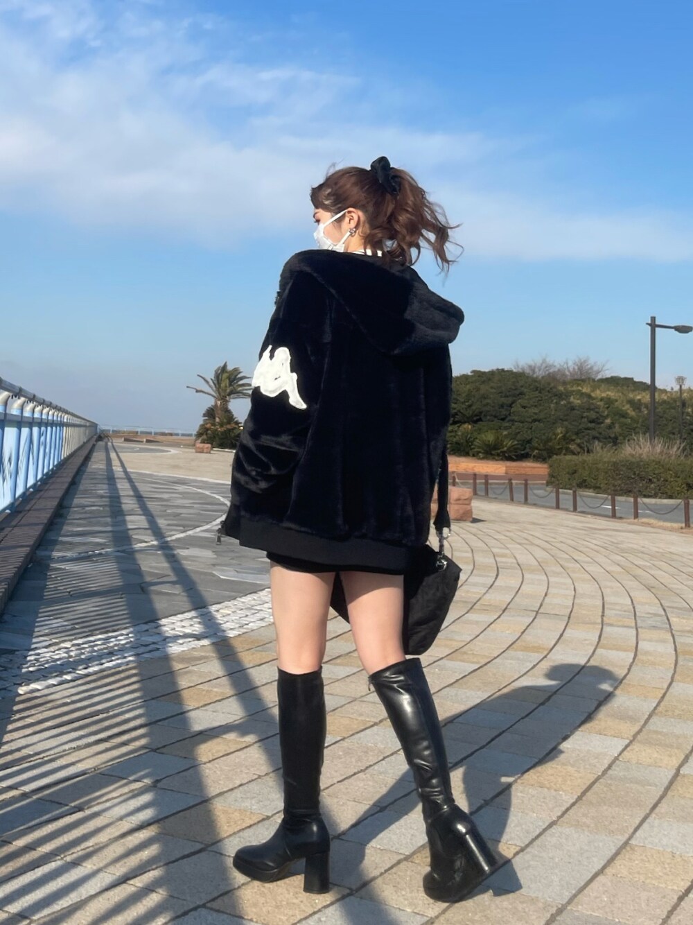 「KAPPA、ストリート、冬コーデ、休日スタイル、ファーブルゾン、きれいめカジュアル、ootd、今日のコーデ」｜「Kappaの【web限定】Kappa/カッパ/別注オーバーサイズファーブルゾン（ブルゾン、ブラック系）」を使った、moneさん（レディース・160cm）の冬コーディネートの1枚目の写真