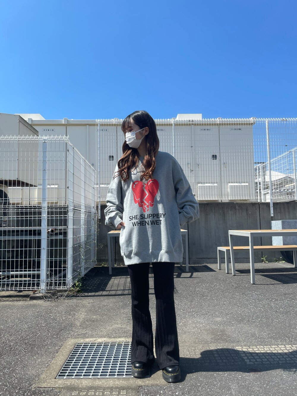 「カジュアルコーデ、秋コーデ、ootd、ラフ、今日のコーデ、休日スタイル、LHP、フレアパンツ」｜「emotionally unavailableのアイテム（スウェット、グレー系）」を使った、moneさん（レディース・160cm）の秋コーディネートの1枚目の写真