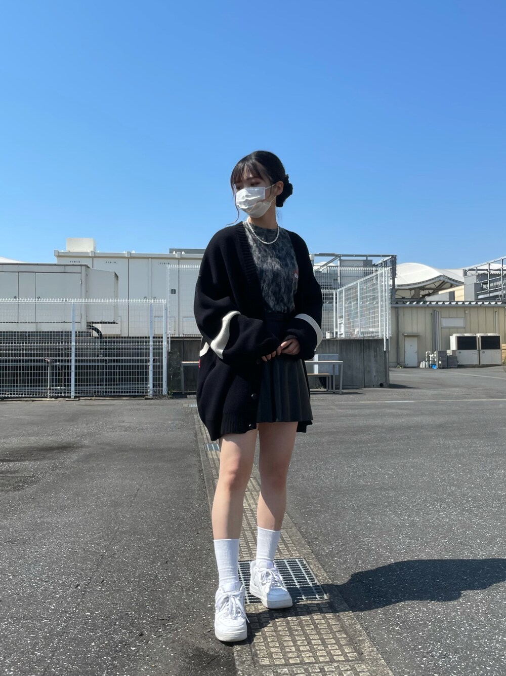 「今日のコーデ、休日スタイル、ootd、カジュアル、ラフ、カーディガン、WHITELAND BLACKBURN、スカート」｜「Ctr1のCtr1/コントロール/FIRE STITCH ロンTEE/ファイヤーステッチロンTEE（Tシャツ/カットソー、グレー系）」を使った、moneさん（レディース・160cm）の秋コーディネートの1枚目の写真