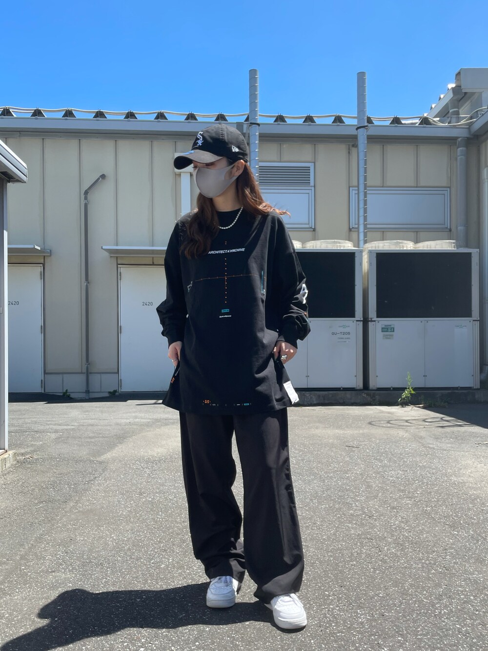 「今日のコーデ、ゆるコーデ、シンプルコーデ、カジュアル、ootd、休日スタイル、A4A、ストリート、ロンT、オールブラック」｜「A4Aのアイテム（Tシャツ/カットソー、ブラック系）」を使った、moneさん（レディース・160cm）の夏コーディネートの1枚目の写真