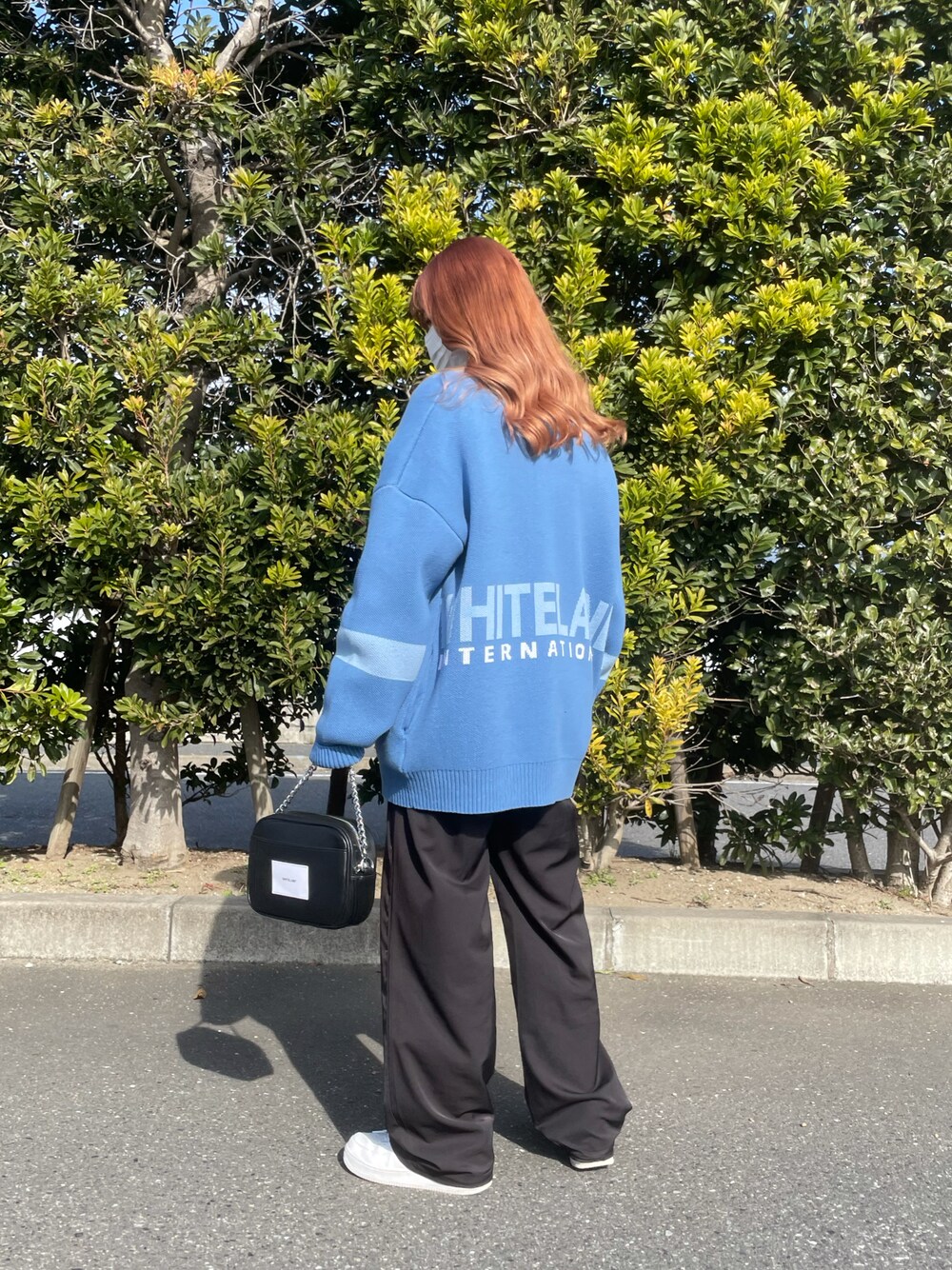「カーディガン、カジュアル、シンプル、休日コーデ、ootd、楽チンコーデ、今日のコーデ、オトナカジュアル」｜「WHITELANDのアイテム（カーディガン/ボレロ、ブルー系）」を使った、moneさん（レディース・160cm）の冬コーディネートの1枚目の写真