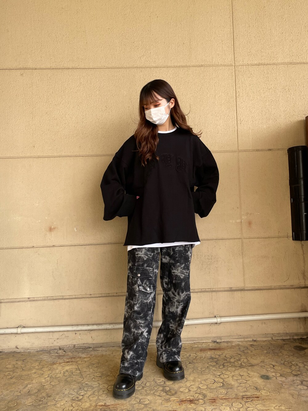 「ブラック、LHP、トレーナー、Danke schon、休日スタイル、パンツスタイル、ootd、カジュアルコーデ、今日のコーデ」｜「DANKE SCHONのDankeSchon/ダンケシェーン/ワッペンスウェット（スウェット、ブラック系）」を使った、moneさん（レディース・160cm）の秋コーディネートの1枚目の写真