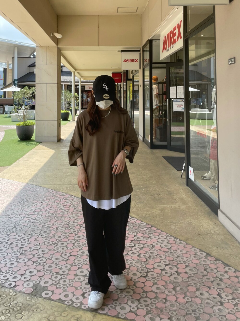 「パンツコーデ、今日のコーデ、ラフ、休日スタイル、ootd、LHP、whiteland、Tシャツ」｜「WHITELANDのWHITELAND/ホワイトランド/ロゴワイドTシャツ（Tシャツ/カットソー、グリーン系）」を使った、moneさん（レディース・160cm）の夏コーディネートの1枚目の写真