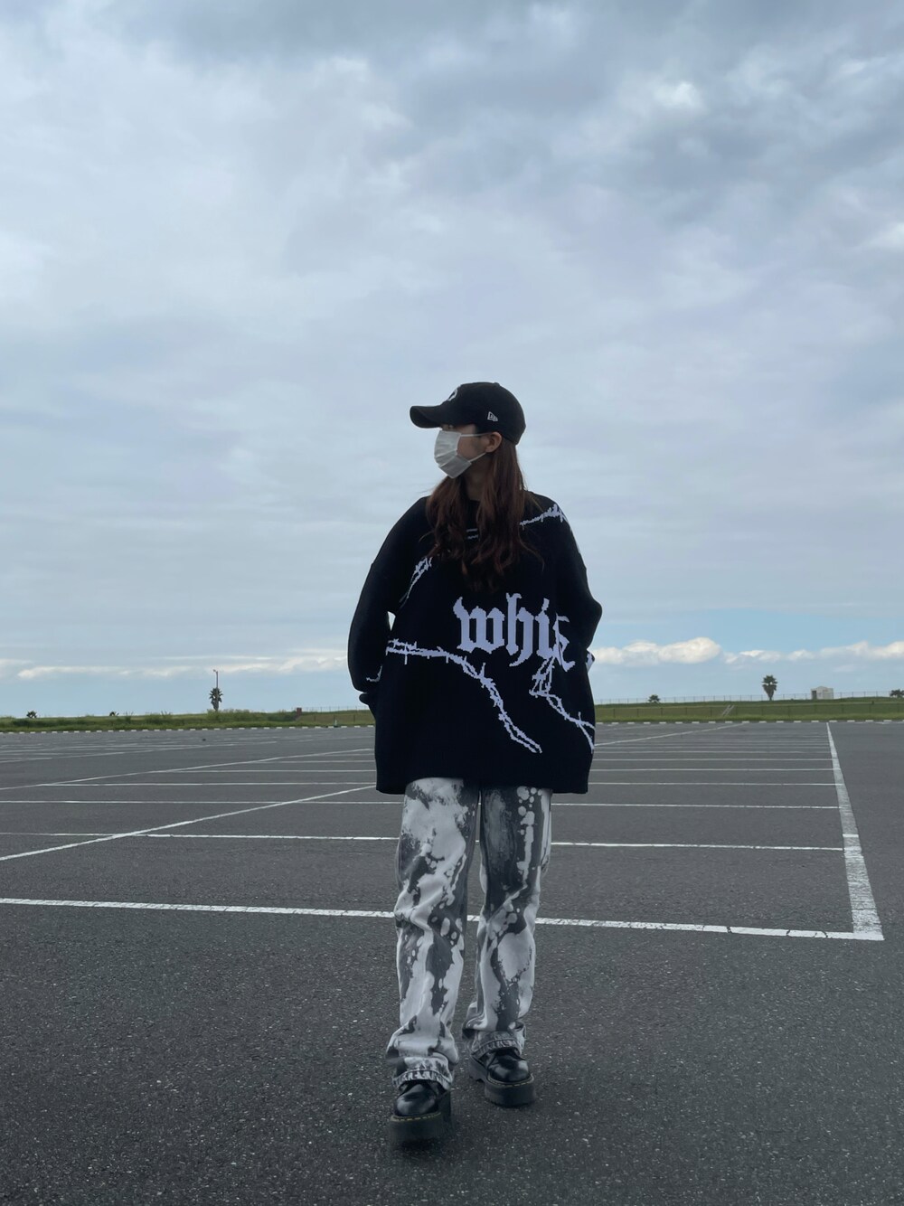 「秋冬コーデ、カジュアルコーデ、パンツスタイル、ootd、今日のコーデ、休日スタイル、LHP、WHITELAND BLACKBURN、ニット、ストリート」｜「WHITELANDのアイテム（ニット/セーター、ブラック系）」を使った、moneさん（レディース・160cm）の秋コーディネートの1枚目の写真