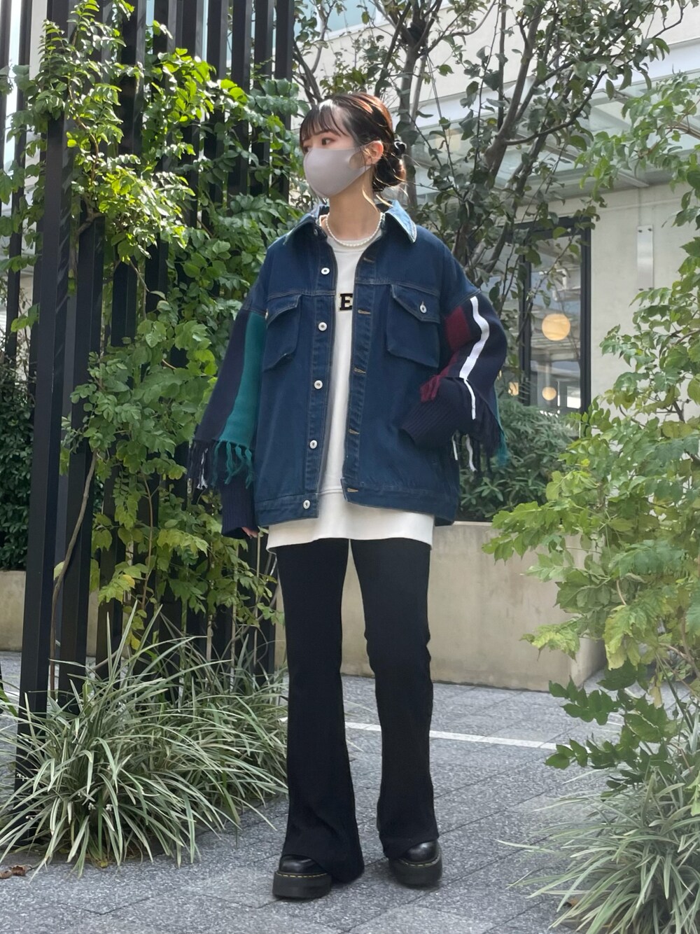 「カジュアル、デニムジャケット、LHP、大人カジュアル、ラフ、休日コーデ、ootd、今日のコーデ、WHITELAND BLACKBURN」｜「WHITELANDの【LAB限定】WHITELAND/ホワイトランド/ニット切り替えデニムジャケット（デニムジャケット、ブルー系）」を使った、moneさん（レディース・160cm）の秋コーディネートの1枚目の写真