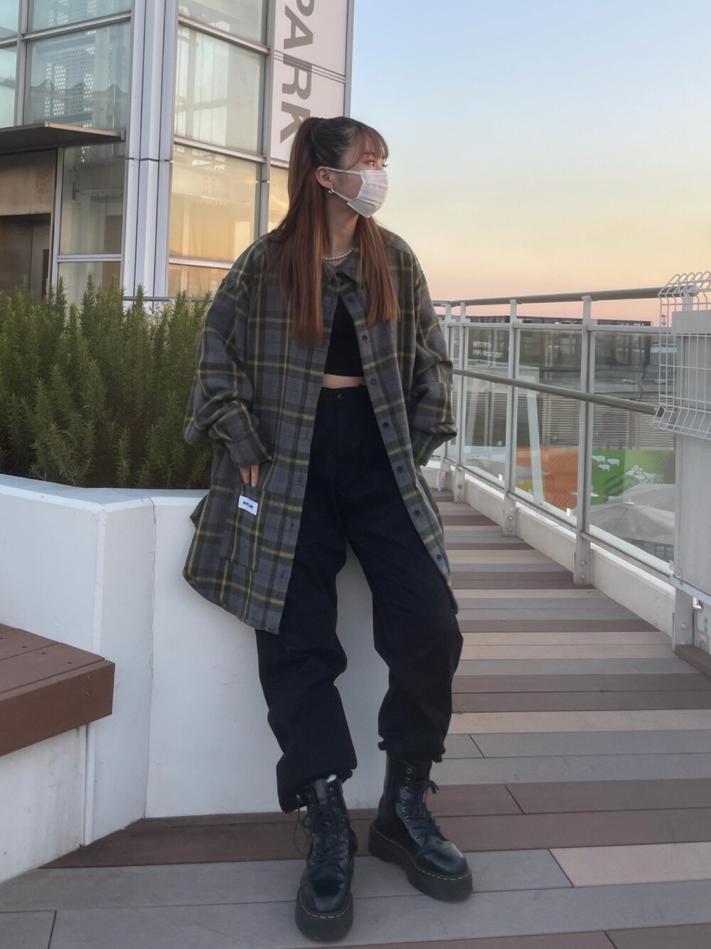 「休日コーデ、今日のコーデ、ootd、シャツスタイル、着回しコーデ、whiteland、ストリート」｜「WHITELANDのWHITELAND/ホワイトランド/リバーシブルチェックシャツ（シャツ/ブラウス、グリーン系）」を使った、moneさん（レディース・160cm）の春コーディネートの1枚目の写真