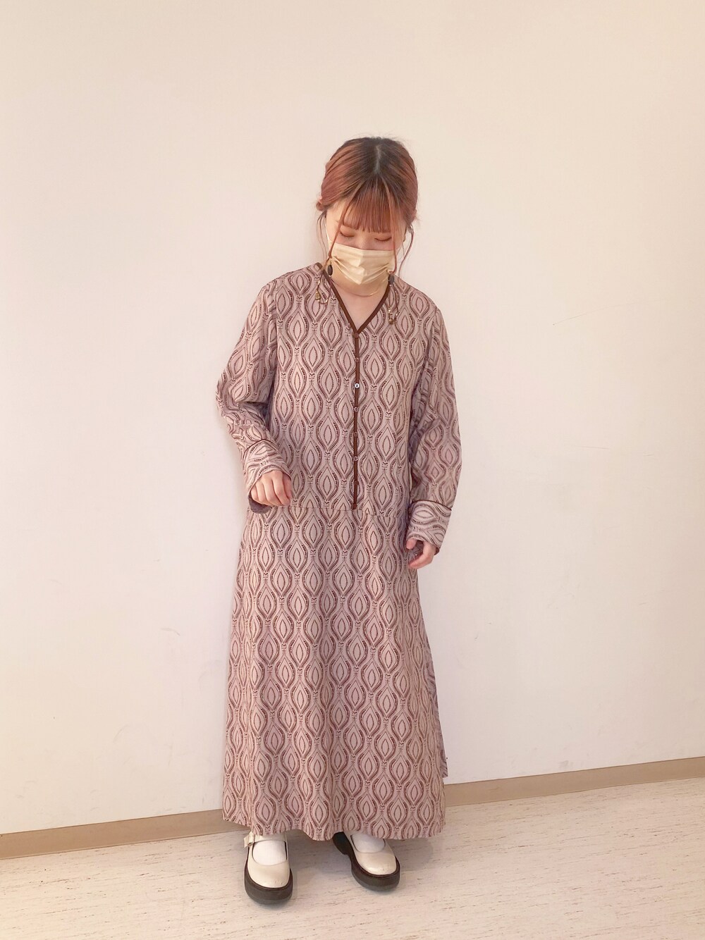 「だから秋服が好き、シンプル、低身長服、低身長女子、ZOZOTOWN掲載、ZOZOでしか買えない、bab、ワンピーススタイル、べージュ、淡色、いいね＆フォロー よろしくお願いします！、インスタグラム、フォローお願いします！」｜「Babの配色パイピングモティフカフタンワンピース（ワンピース、ベージュ系）」を使った、あゆさん（レディース・154cm）の秋コーディネートの1枚目の写真