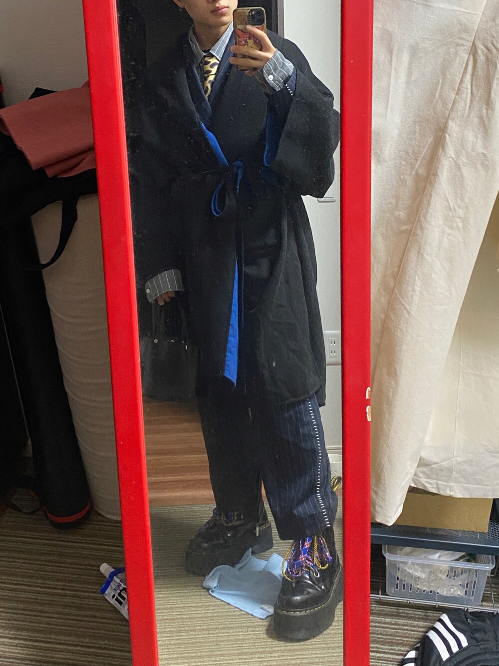「HAREのダブルフェイスBIGコート(HARE)（その他アウター、ブラック系）」を使った、りりんりり［U50］さん（メンズ・50cm）の秋コーディネートの1枚目の写真
