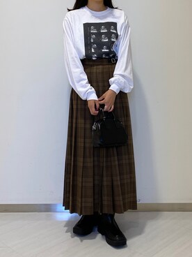 「LOWRYS FARM（ローリーズファーム）のＧＯＤＬＩＳロンＴ　228895（Tシャツ/カットソー、ホワイト系）」を使った、なるさん（レディース・163cm）の秋コーディネート