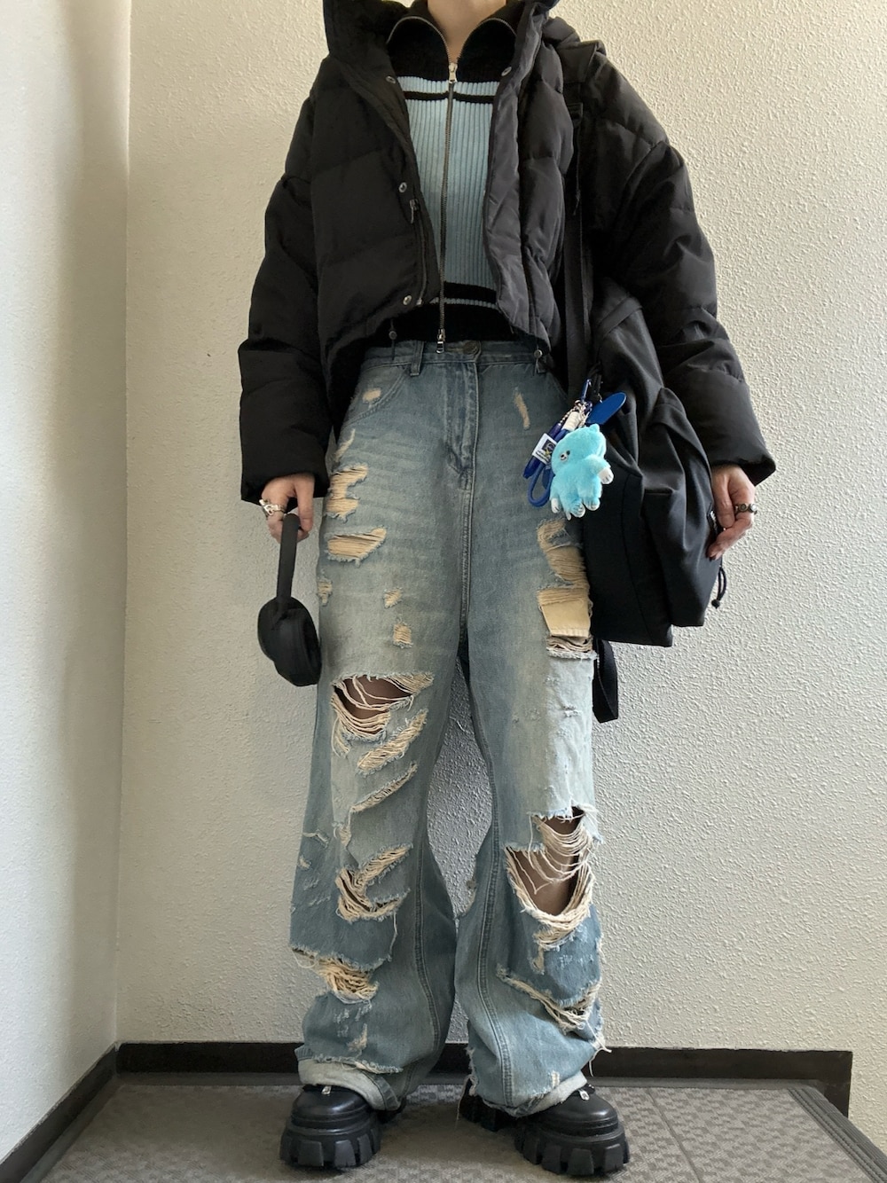 「jouetieのラインハイネックジップカーデ（ニット/セーター、ブラック系）」を使った、ぽぽぬなさん（レディース・167cm）の冬コーディネートの1枚目の写真