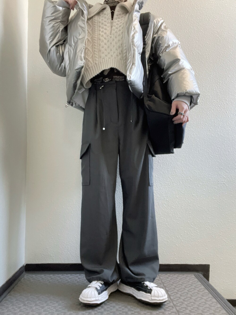 「jouetieのネガパターンメロートップス（その他トップス、ブラック系）」を使った、ぽぽぬなさん（レディース・167cm）の冬コーディネートの1枚目の写真