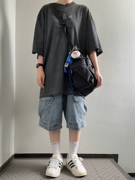 「adidas（アディダス）のAdilenium シーズン2 ウォッシュドオーバーサイズ トレフォイルTシャツ（ジェンダーニュートラル） / アディダスオリジナルス adidas Originals（Tシャツ/カットソー、ブラック系）」を使った、ぽぽぬなさん（レディース・167cm）の夏コーディネート