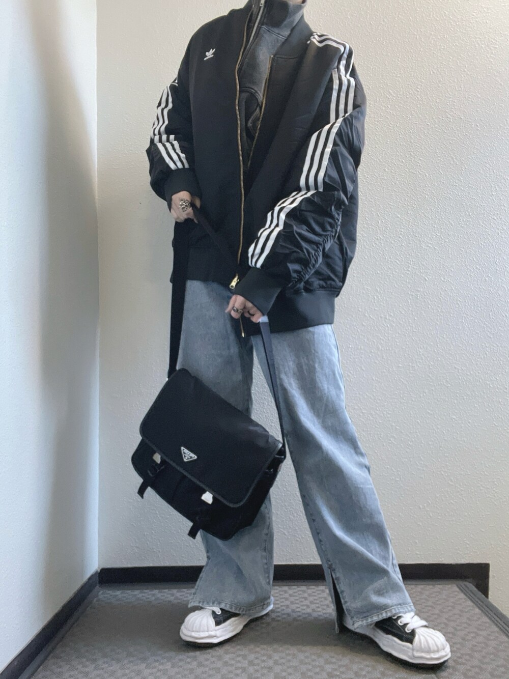 「JEANASISのブリーチハーフZIPショートプルオーバー/989459（スウェット、ブラック系）」を使った、ぽぽぬなさん（レディース・167cm）の冬コーディネートの1枚目の写真