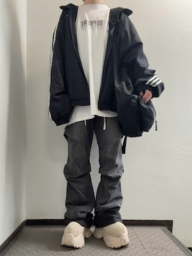 「Supreme （シュプリーム）のアイテム（Tシャツ/カットソー、ホワイト系）」を使った、ぽぽぬなさん（レディース・167cm）の春コーディネート