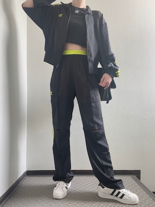 adidas（アディダス）の「サテン ファイヤーバード トラック