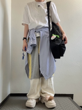「adidas（アディダス）のアイテム（Tシャツ/カットソー、ホワイト系）」を使った、ぽぽぬなさん（レディース・167cm）の春コーディネート