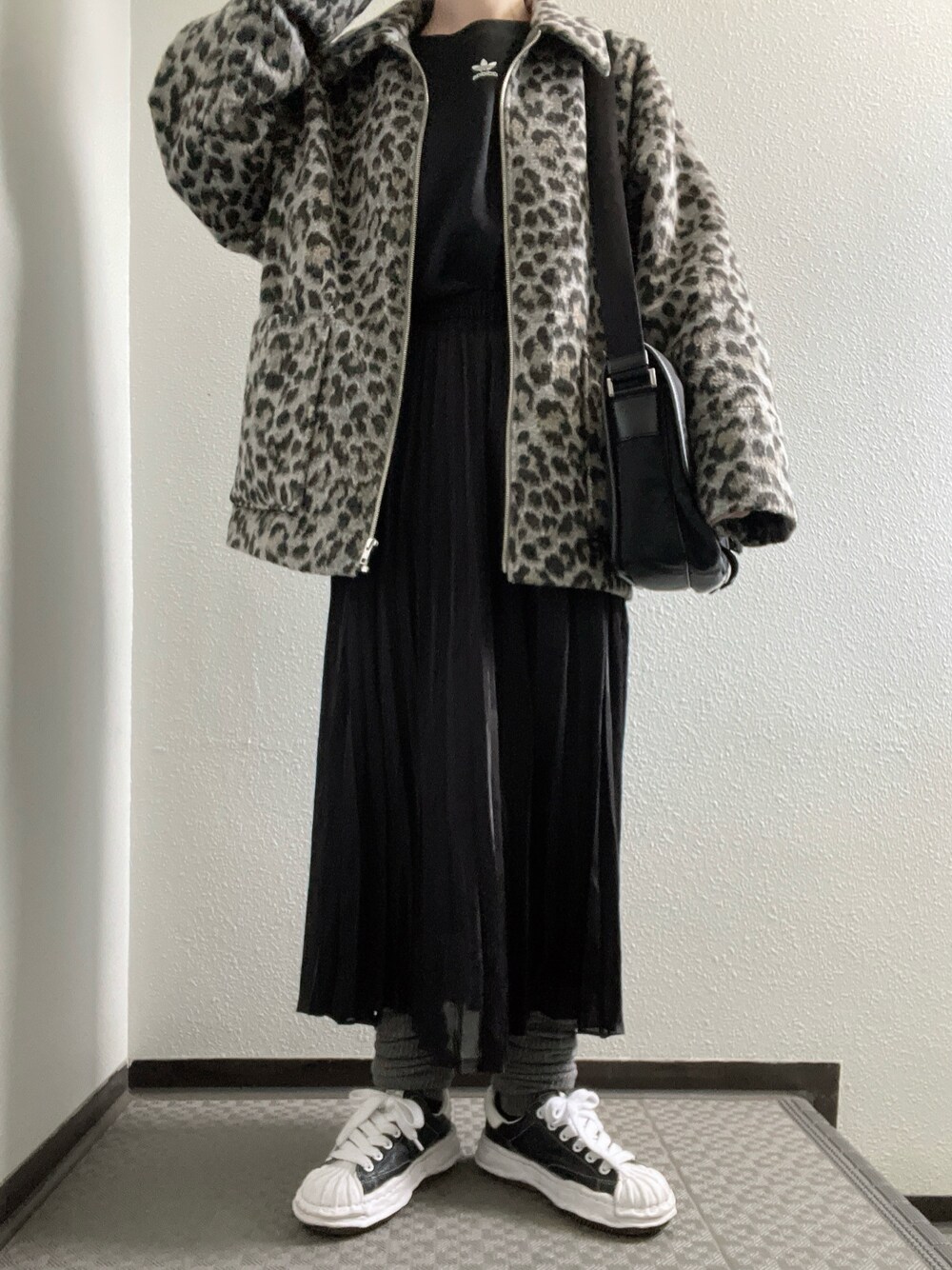 「JEANASISのシャギーZIPミドルコート/971048（ステンカラーコート、ベージュ系）」を使った、ぽぽぬなさん（レディース・167cm）の冬コーディネートの1枚目の写真