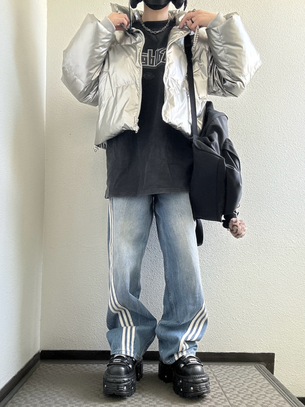 「BLESSED BULLETのアイテム（ネックレス、グレー系）」を使った、ぽぽぬなさん（レディース・167cm）の冬コーディネートの1枚目の写真