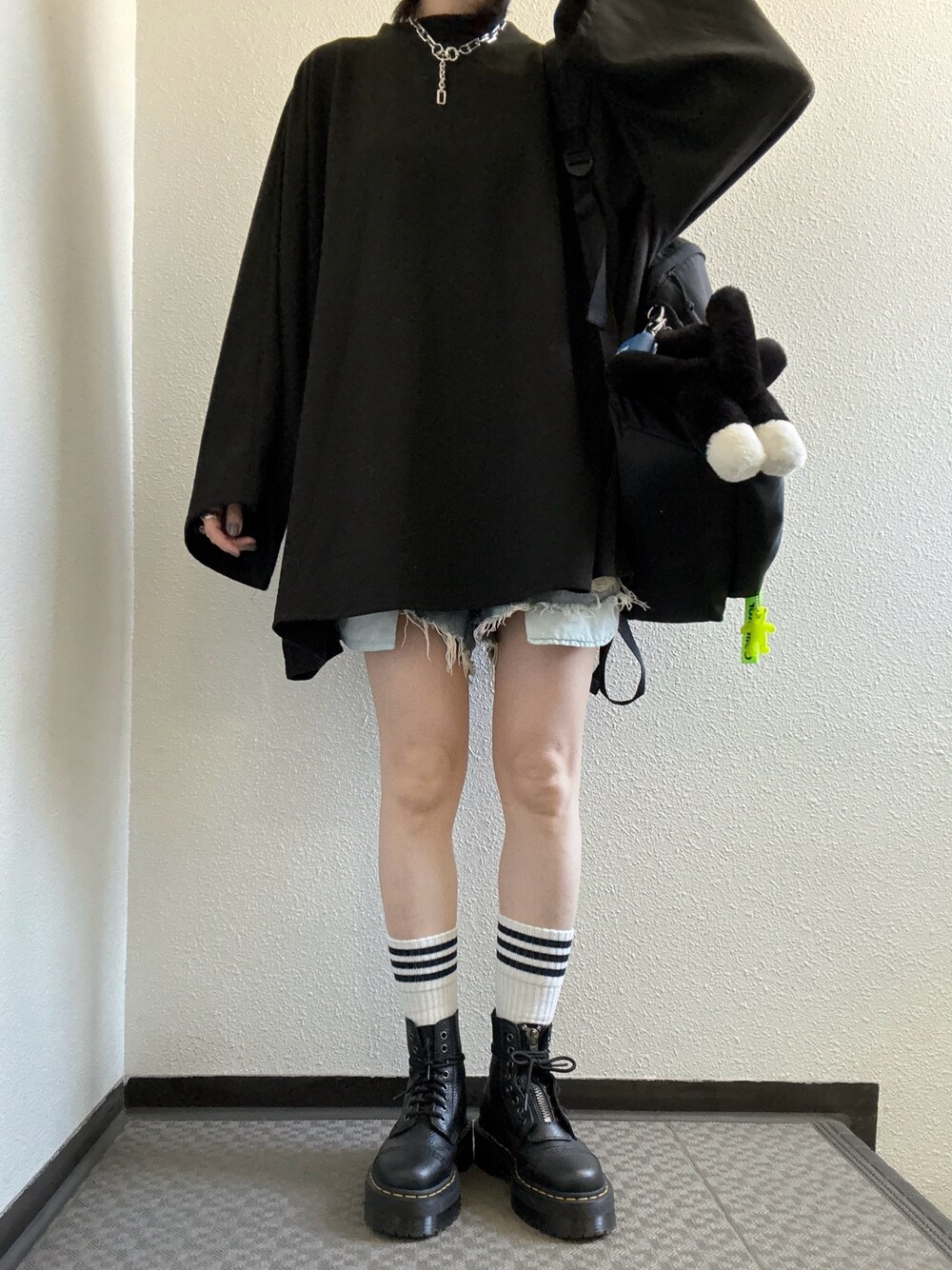 「BALENCIAGAのアイテム（バックパック/リュック、ブラック系）」を使った、ぽぽぬなさん（レディース・167cm）の秋コーディネートの1枚目の写真