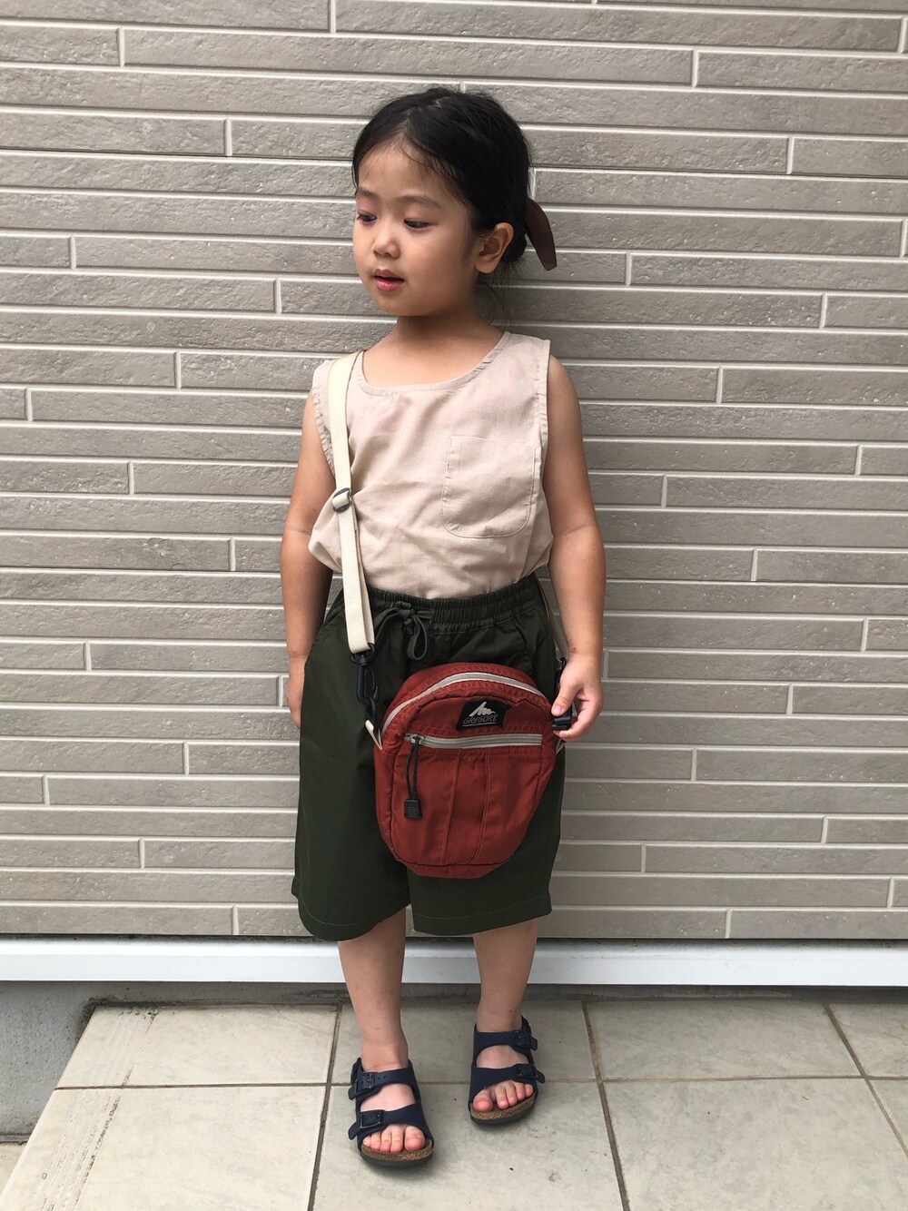 「このスタイルがお気に入り、冒険コーデ、休日コーデ、ハーフパンツ」｜「ローブべべのアイテム（タンクトップ、ベージュ系）」を使った、kikkingumさん（キッズ・100cm）の夏コーディネートの1枚目の写真